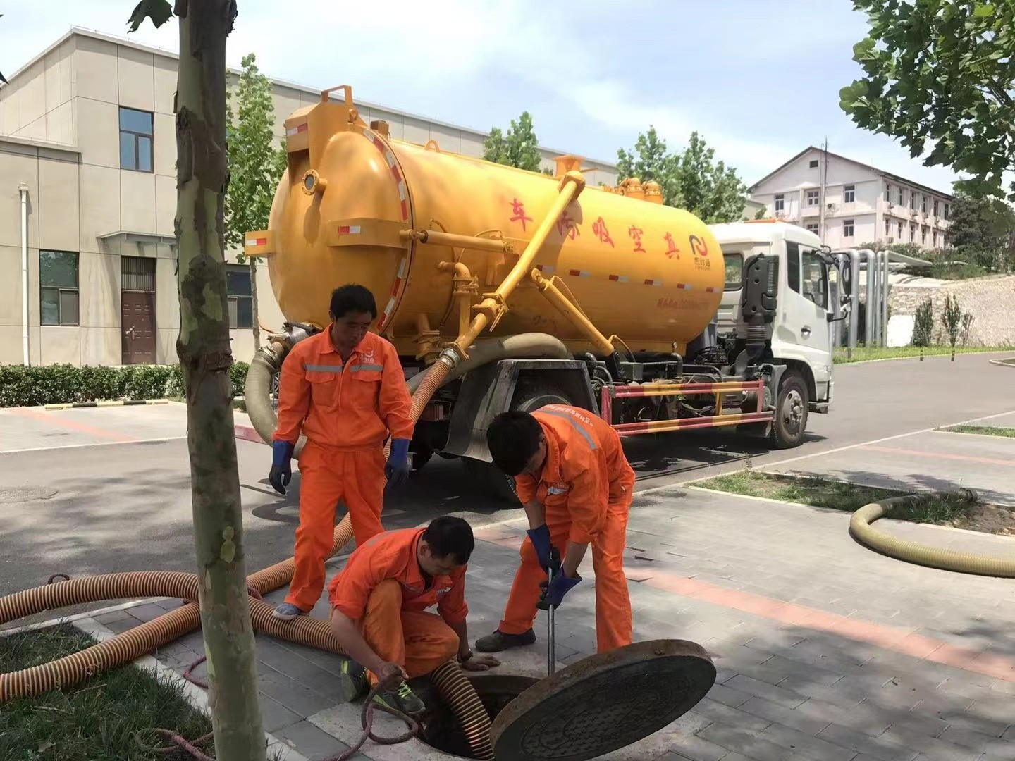 永善化粪池清理与5-8吨吸粪车施工效率分析